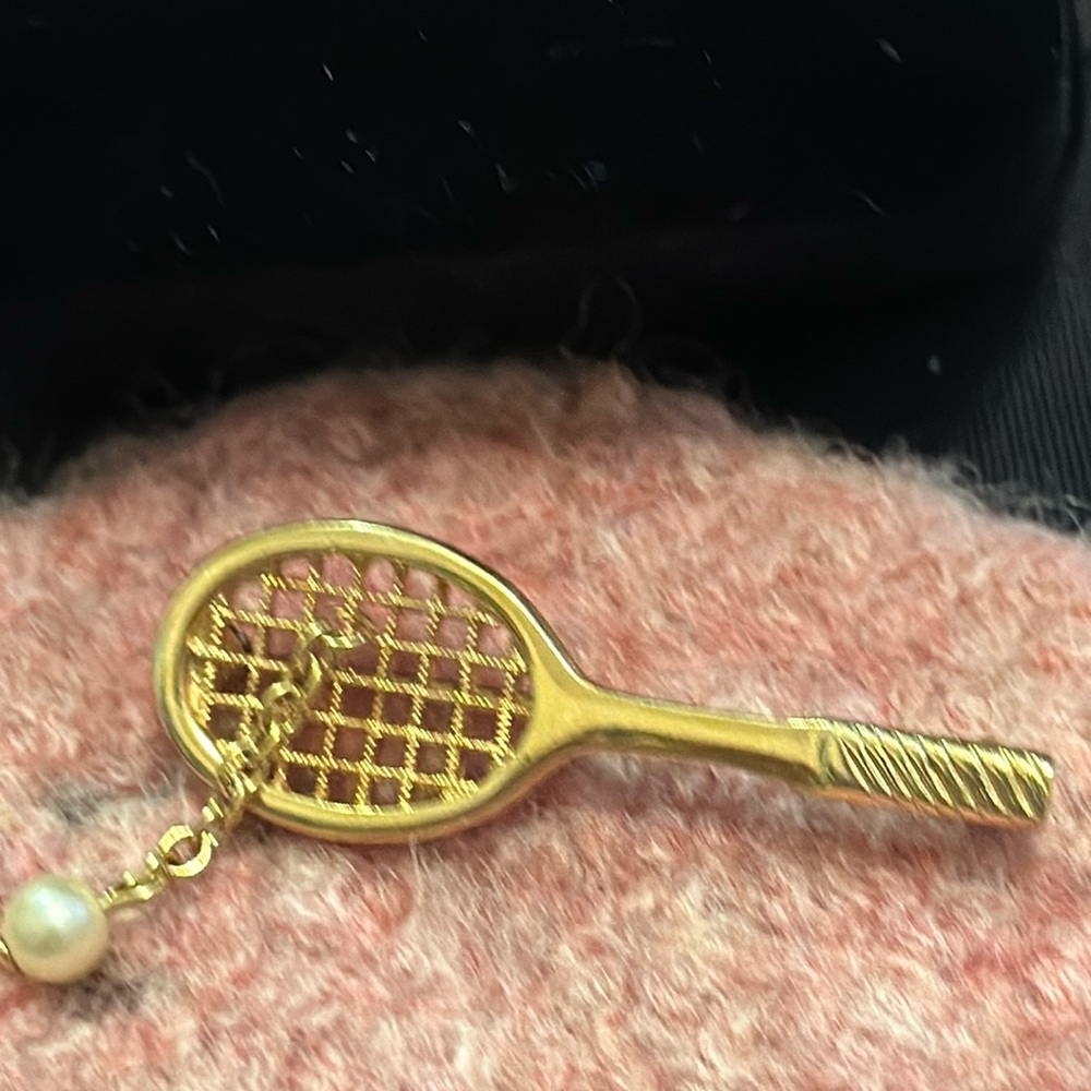 Avon Tennis Racket w/faux pearl on a chain - 1 3/4”